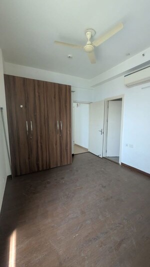 Room in 3 BHK Apartment at Mapsko Mount Ville, Sector 79 – for Rent