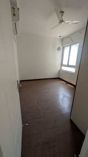 Room in 3 BHK Apartment at Mapsko Mount Ville, Sector 79 – for Rent