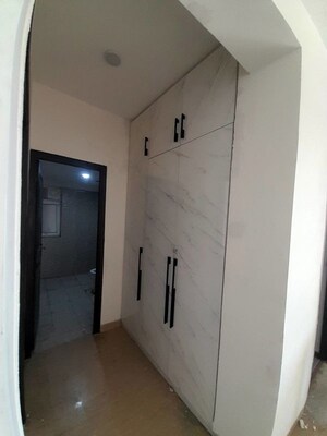 Room in 3.5 BHK Apartment at 3C Orris Greenopolis, Sector 89 – for Rent