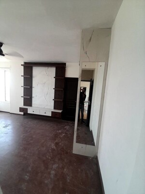 Room in 3.5 BHK Apartment at 3C Orris Greenopolis, Sector 89 – for Rent