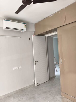 Room in 3 BHK Apartment at Signature Global City, Sector 37d – for Rent