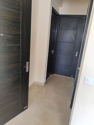 Building Lobby in 2.5 BHK Builder Floor at Signature Global Park, Sohna Sector 36 – for Rent