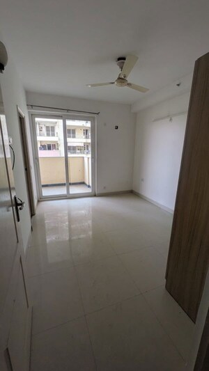 Room in 3 BHK Apartment at Supertech Araville, Sector 79 – for Rent