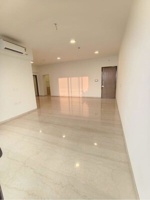 Room in 4 BHK Apartment at Piramal Mahalaxmi, Mahalaxmi – for Rent