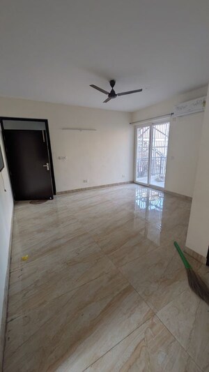 Room in 4 BHK Apartment at Orris Aster Court Premier, Sector 85 – for Rent