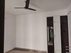 Room in 2.5 BHK Apartment at Eros Sampoornam, Sector 2 Greater Noida – for Sale