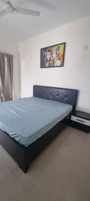 Bedroom in 2.5 BHK Apartment at Emaar Emerald Estate, Sector 65 – for Rent