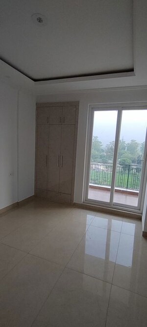 Room in 3 BHK Apartment at Malwa Escon Primera, International Airport Road – for Rent