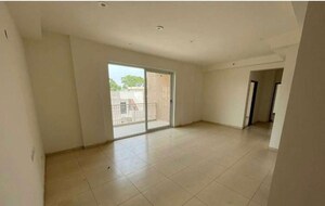 Room in 3.5 BHK Apartment at Malwa Escon Primera, International Airport Road – for Rent