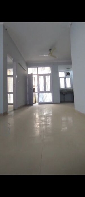 Room in 6 BHK Independent House at Ansal Sushant Floors, Sushant Lok ii – for Sale