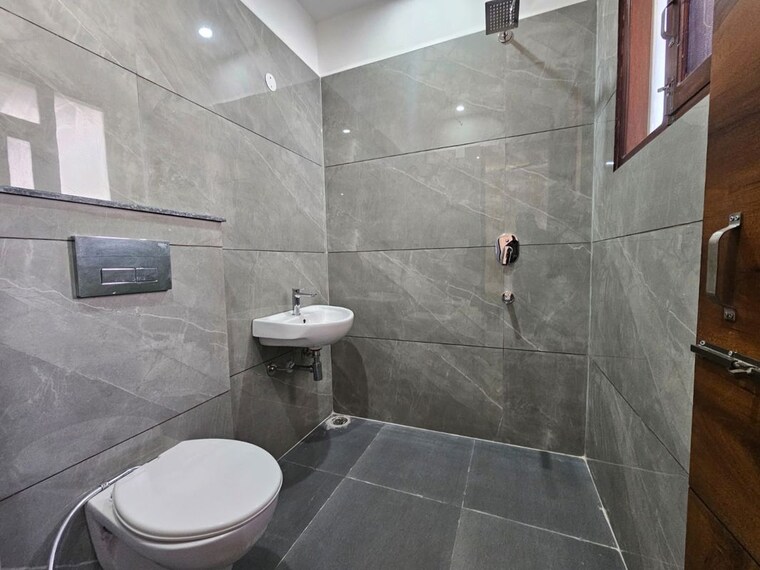 Bathroom, sector 82 4 Bedroom 1577 Sq.Ft. Apartment In Sector 82 Noida 10388307