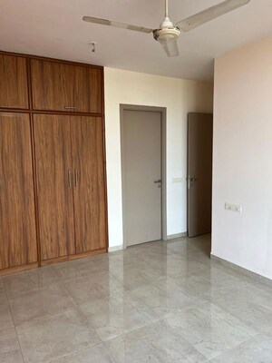 Room in 2 BHK Apartment at Hiranandani Eagleridge Wing A, Thane West – for Rent