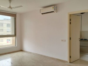 Room in 2 BHK Apartment at Hiranandani Eagleridge Wing A, Thane West – for Rent