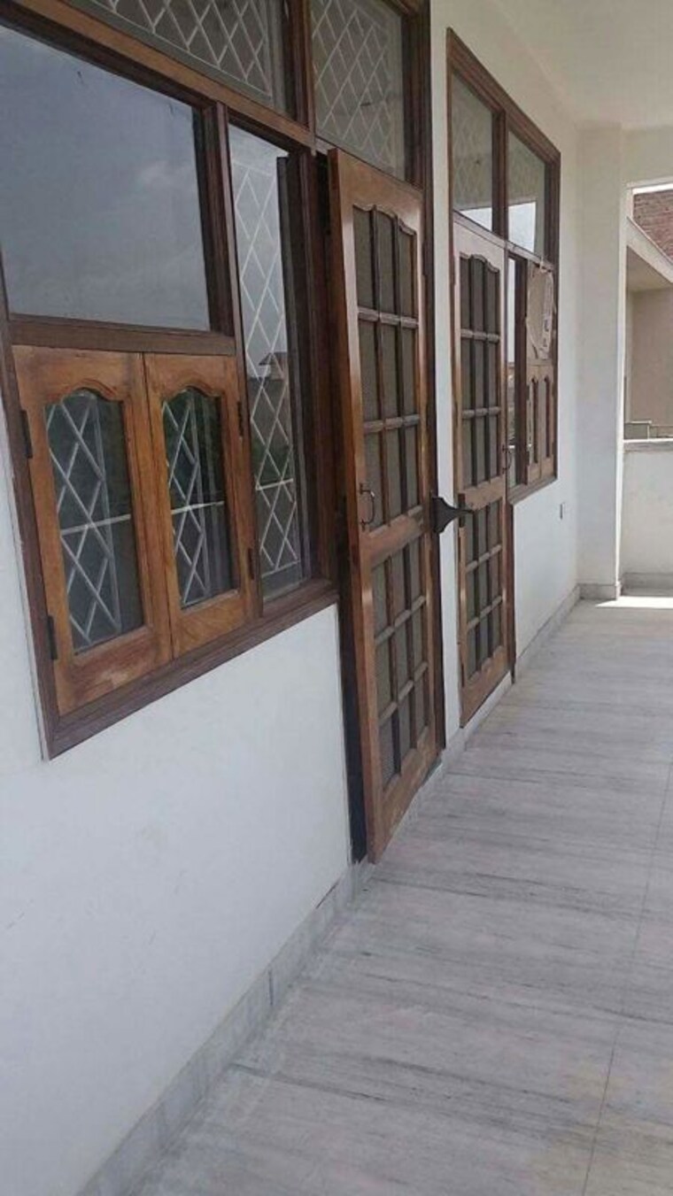 Room, sector 52 2 Bedroom 1000 Sq.Ft. Builder Floor In Sector 52 Gurgaon 10388318