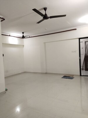Room in 2.5 BHK Apartment at Sethia Kalpavruksh Heights, Kandivali West – for Rent