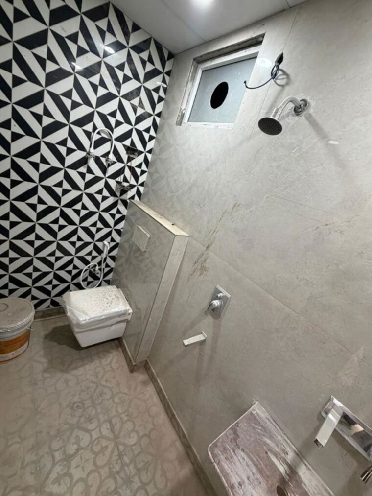 Bathroom, sector 73 2 Bedroom 1050 Sq.Ft. Builder Floor In Sector 73 Noida 10388341
