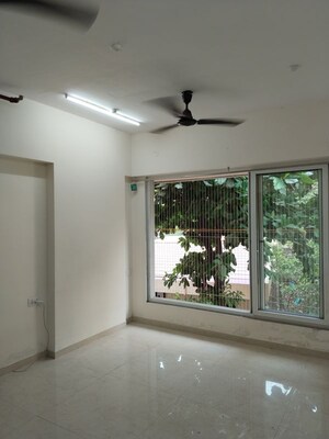 Room in 1 BHK Apartment at Ruparel Elara Mumbai, Kandivali West – for Rent