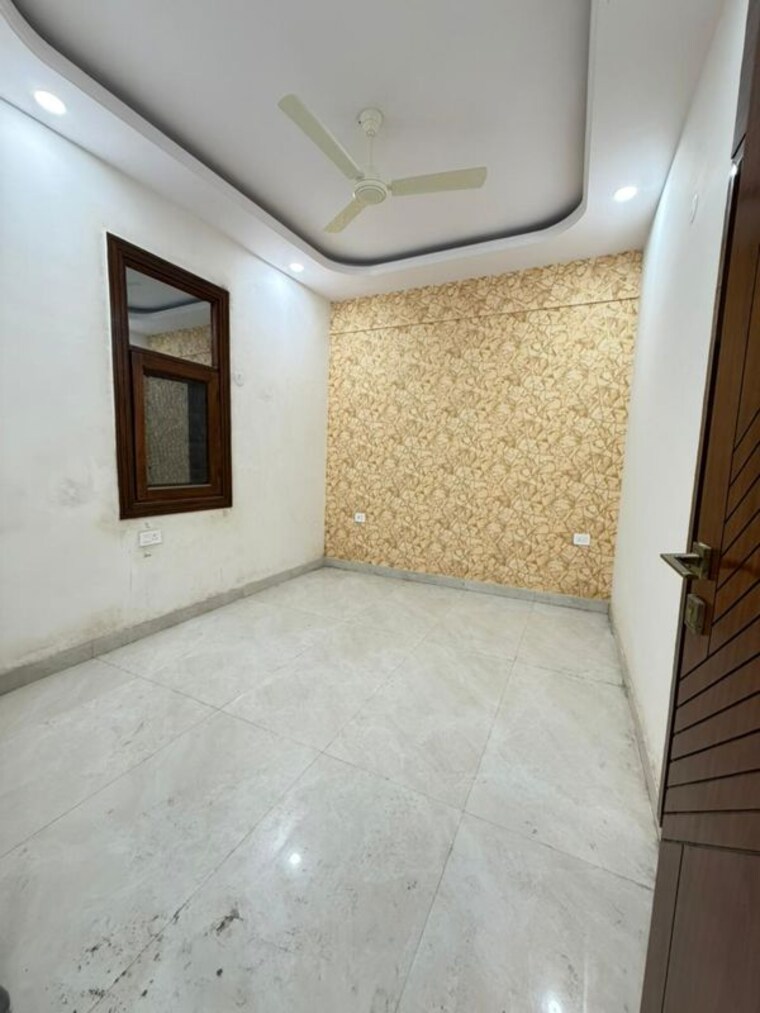 Room, sector 73 3 Bedroom 1450 Sq.Ft. Builder Floor In Sector 73 Noida 10388351