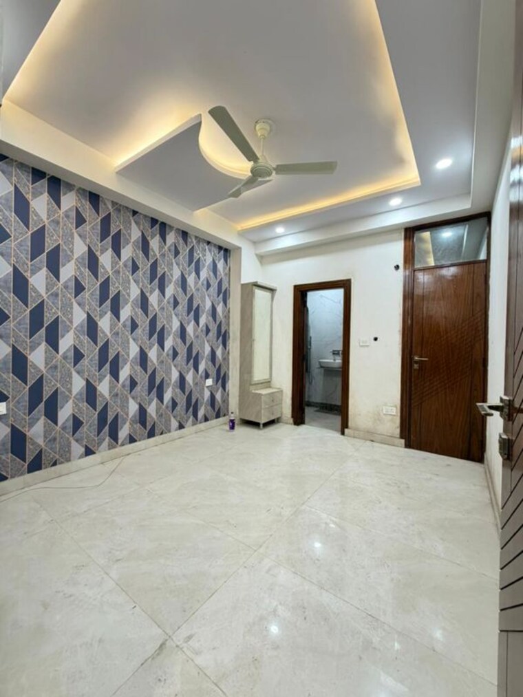Room, sector 73 3 Bedroom 1450 Sq.Ft. Builder Floor In Sector 73 Noida 10388351