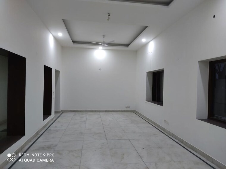 Room, hauz khas enclave 6+ Bedroom 1100 Sq.Yd. Builder Floor In Hauz Khas Enclave Delhi 10388386
