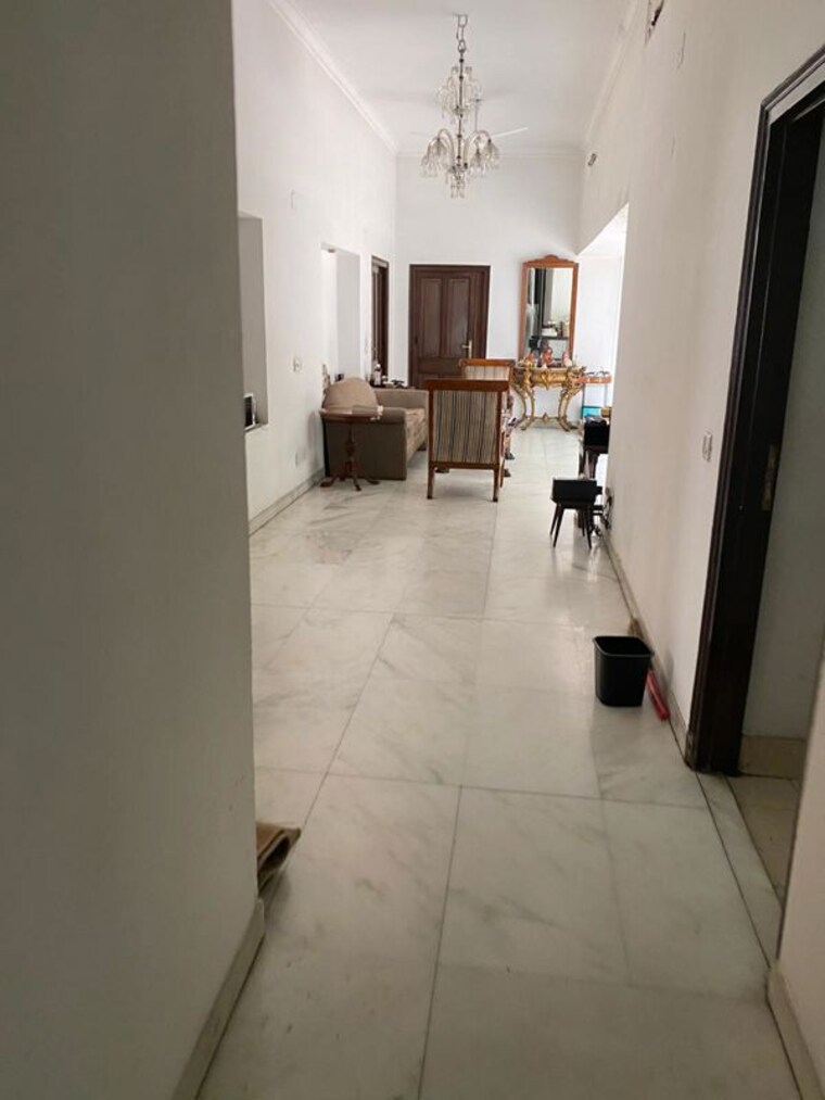Living Room, hauz khas enclave 6+ Bedroom 1100 Sq.Yd. Builder Floor In Hauz Khas Enclave Delhi 10388386