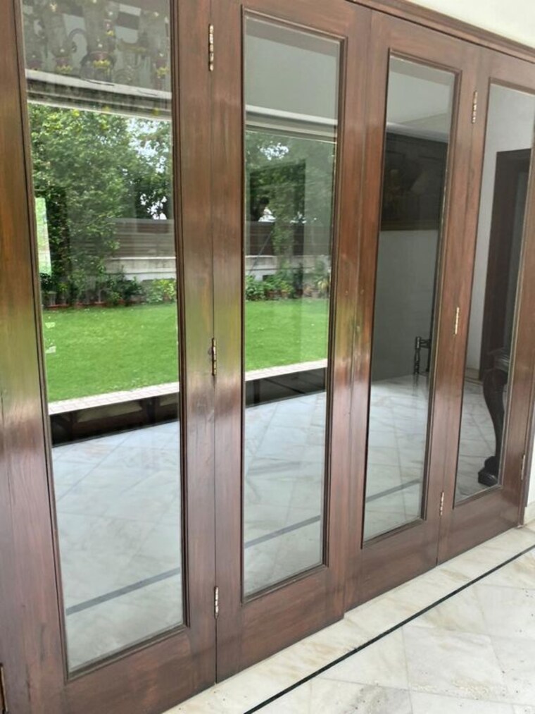 Room, hauz khas enclave 6+ Bedroom 1100 Sq.Yd. Builder Floor In Hauz Khas Enclave Delhi 10388386