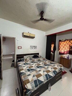 Bedroom in 2 BHK Builder Floor at Pandri – for Rent