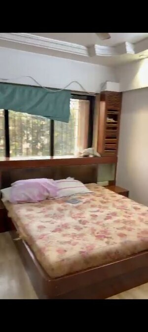 Bedroom in 4 BHK Apartment at Accord CHS Andheri West, Andheri West – for Rent