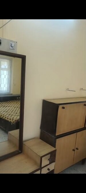 Room in 2 BHK Apartment at Swastik Park, Chembur – for Rent