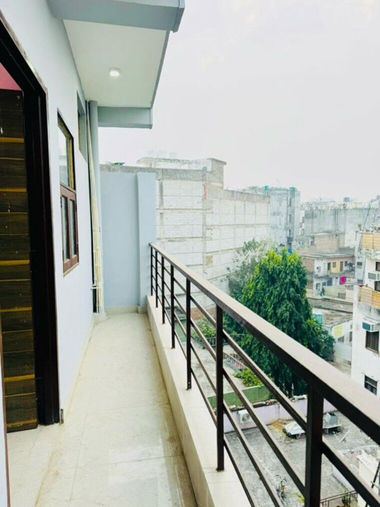 Balcony, sainik farm 1 Bedroom 600 Sq.Ft. Apartment In Sainik Farm Delhi 10388452