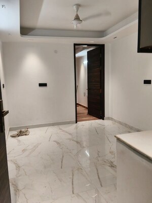 Room in 1 BHK Apartment at Saket – for Rent