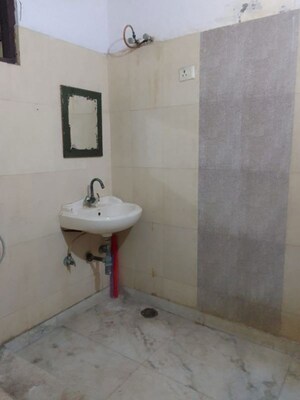 Bathroom in 1 BHK Builder Floor at Hajipur – for Rent