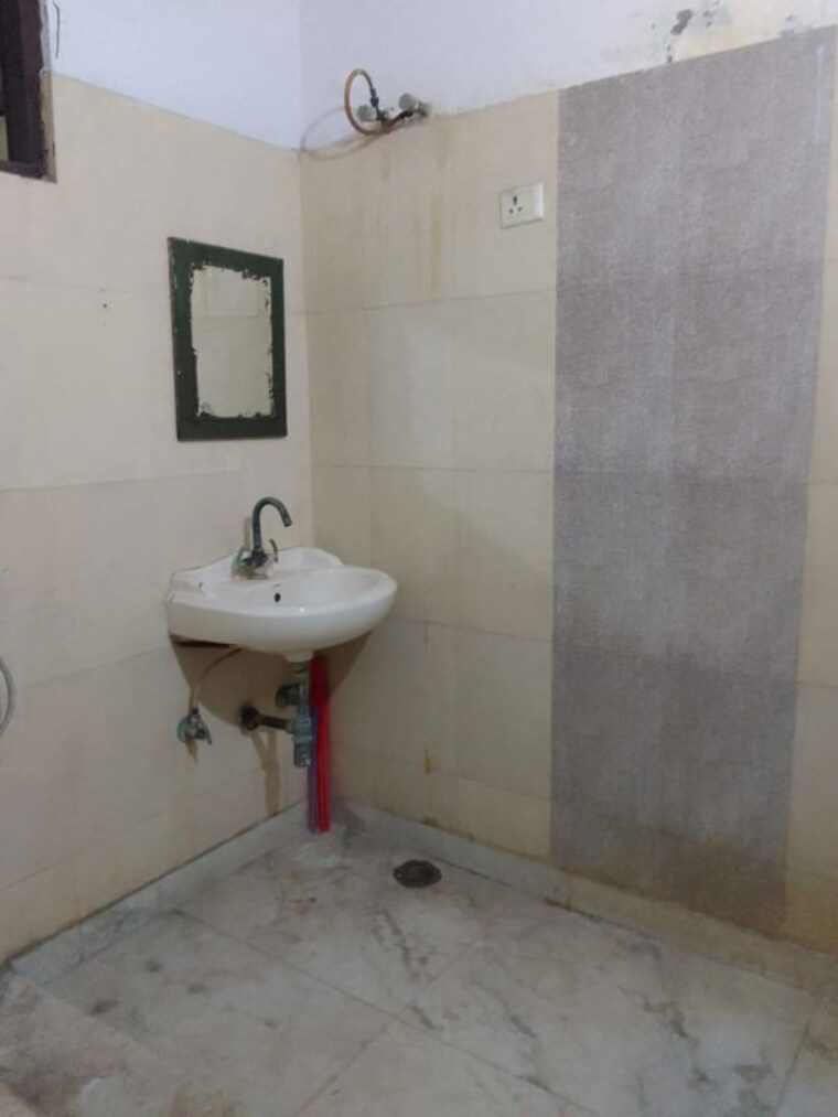 Bathroom, hajipur 1 Bedroom 600 Sq.Ft. Builder Floor In Hajipur Noida 10388470