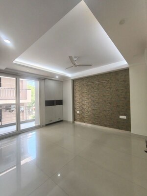 Room in 3 BHK Builder Floor at Medi City – for Rent