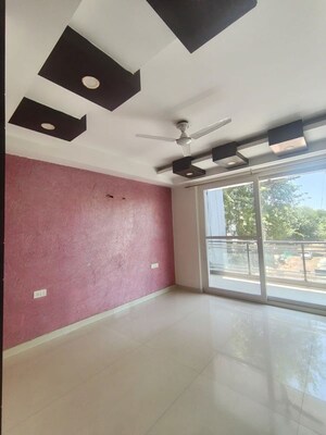 Room in 3 BHK Builder Floor at Medi City – for Rent