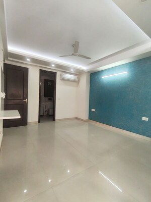 Room in 3 BHK Builder Floor at Medi City – for Rent