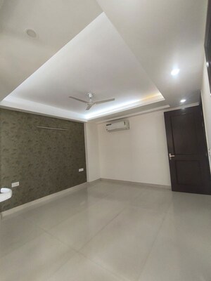 Room in 3 BHK Builder Floor at Medi City – for Rent