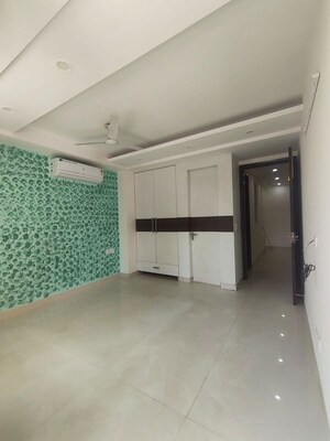 Room in 3 BHK Builder Floor at Medi City – for Rent