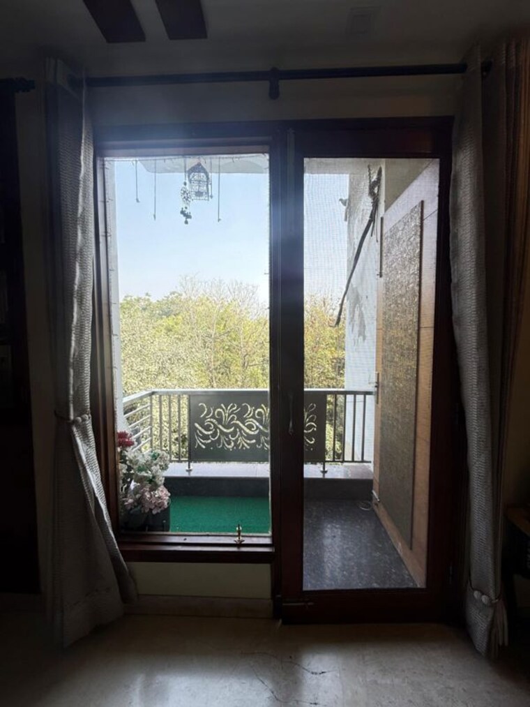 Balcony, chittaranjan park 3 Bedroom 1300 Sq.Ft. Builder Floor In Chittaranjan Park Delhi 10388502