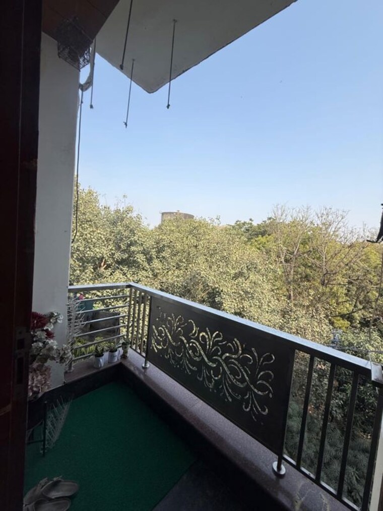 Balcony, chittaranjan park 3 Bedroom 1300 Sq.Ft. Builder Floor In Chittaranjan Park Delhi 10388502
