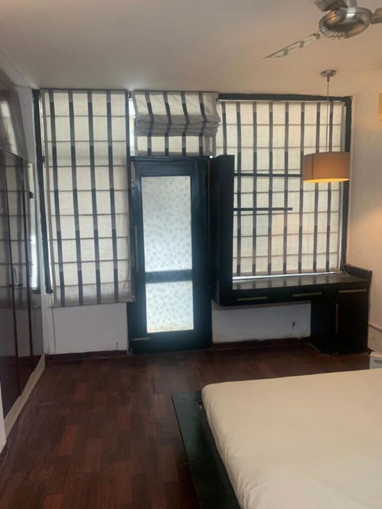 Room, ss-mayfield-gardens 3 Bedroom 1800 Sq.Ft. Builder Floor In Sector 51 Gurgaon 10388498