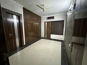 Room in 3 BHK Builder Floor at SS Mayfield Gardens, Sector 51 – for Rent