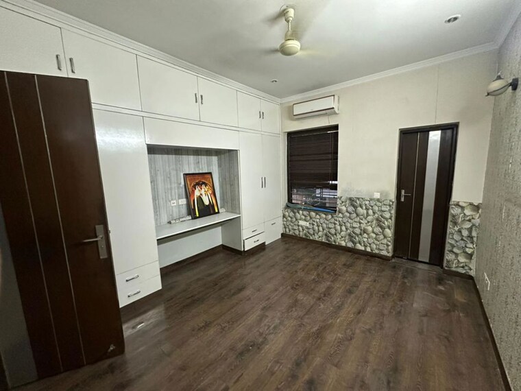 Room, ss-mayfield-gardens 3 Bedroom 1800 Sq.Ft. Builder Floor In Sector 51 Gurgaon 10388511