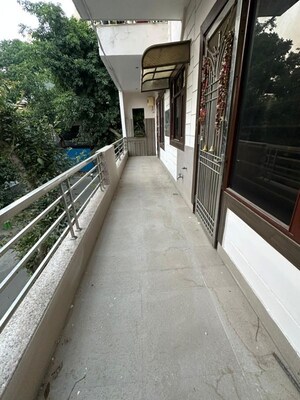 Balcony in 3 BHK Builder Floor at SS Mayfield Gardens, Sector 51 – for Rent