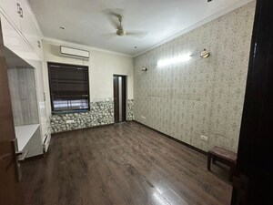 Room in 3 BHK Builder Floor at SS Mayfield Gardens, Sector 51 – for Rent
