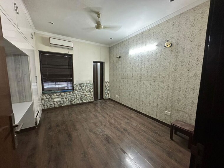 Room, ss-mayfield-gardens 3 Bedroom 1800 Sq.Ft. Builder Floor In Sector 51 Gurgaon 10388511