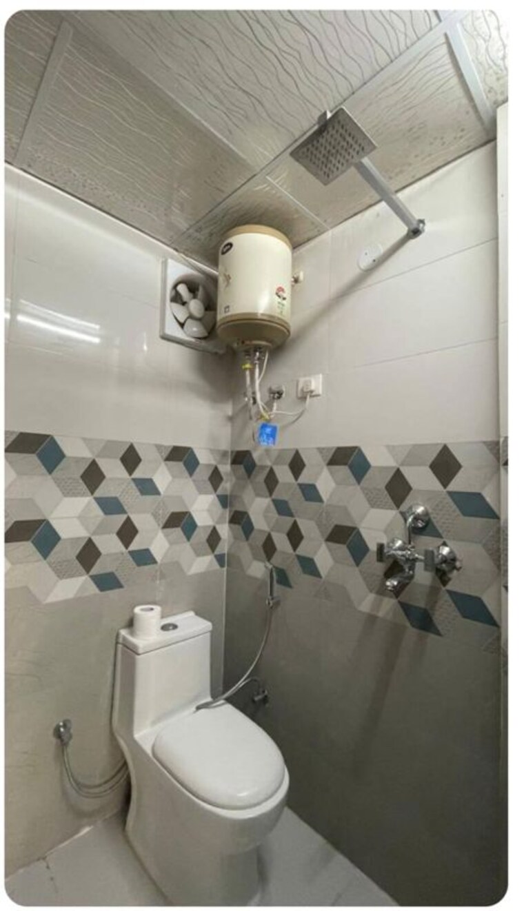 Bathroom, south city 1 Studio 250 Sq.Ft. Builder Floor In South City 1 Gurgaon 10388509