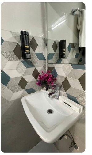 Team Area in Studio Builder Floor at South City 1 – for Rent