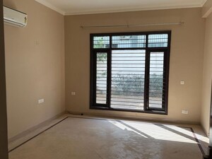 Room in 5 BHK Villa at Eros Rosewood City, Sector 49 – for Sale