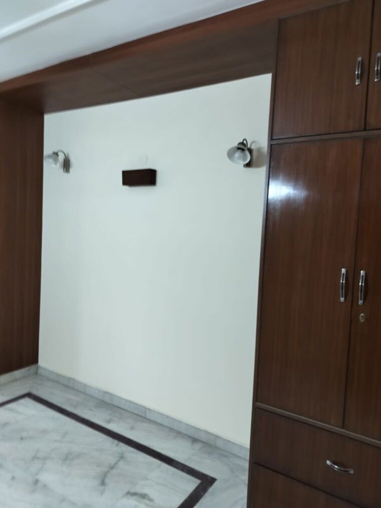 Room, east of kailash 2 Bedroom 1200 Sq.Ft. Builder Floor In East Of Kailash Delhi 10388541